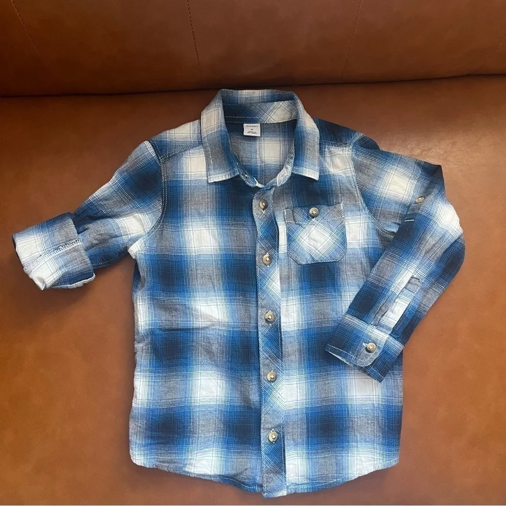 Old Navy Boys Little Kid Size 5T Plaid Roll-Up Sleeve Shirt Button Up Short Blue
